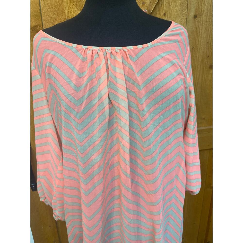 Women's 1X Transparent Drapy Top Shirt Blouse Coral Gray GUC Flowy